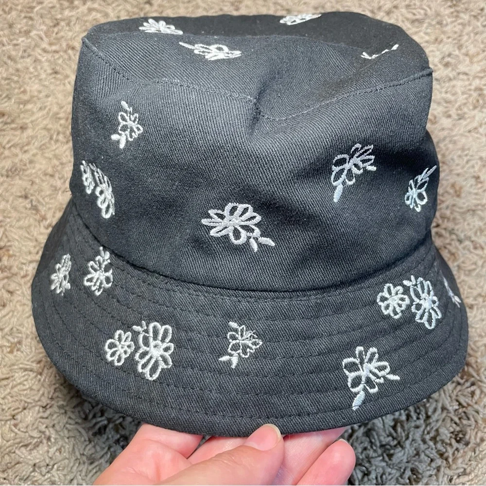 Kids Forever‎ 21 bucket hat